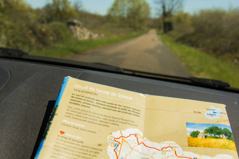 Sur la route du causse