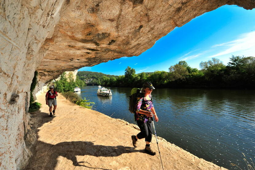 Rando sur le chemin de halage de Ganil à Bouziès © Lot Tourisme - C. ORY 
